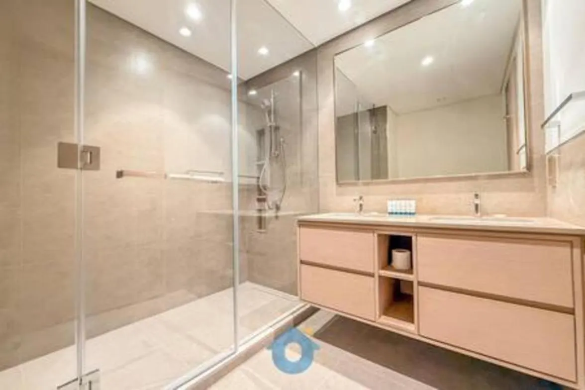 5601Gr Elegant Two Bedroom Home In Downtown Dubai